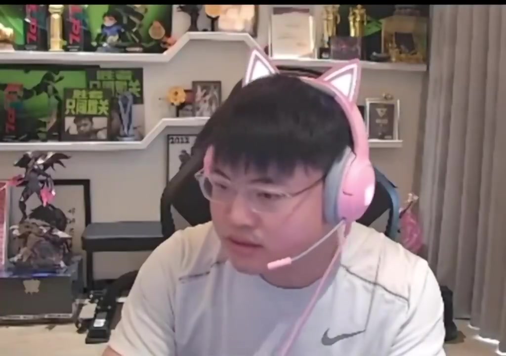 放言起诉RNG拖欠工资 Uzi:超话骂我算正常,现在粉RNG的都是神人